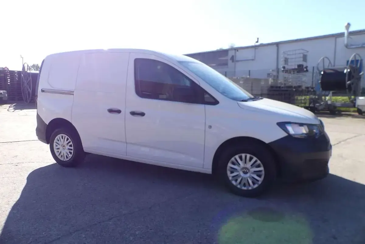 Gebraucht VW Caddy 102 PS (75 kW) 2022 Weiß Van / Kleinbus