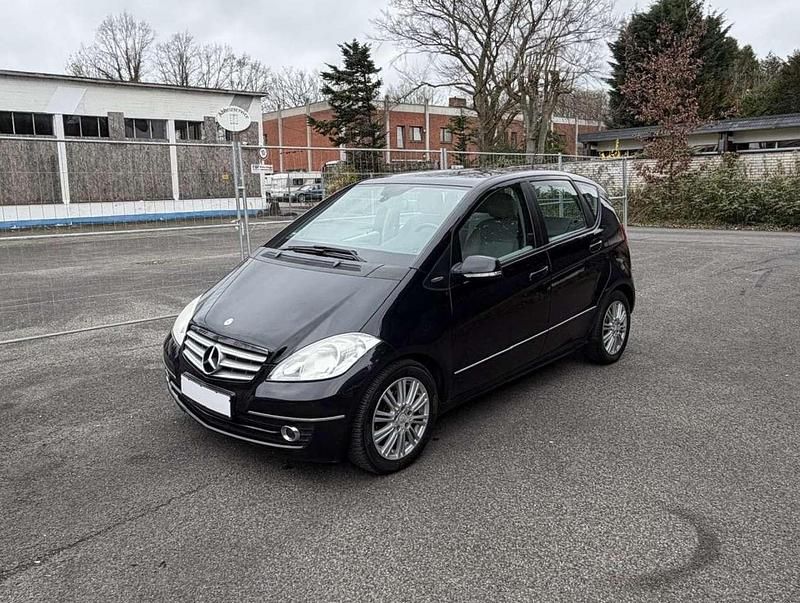 Gebraucht Mercedes A180 109 PS (80 kW) 2009 Kosmosschwarz  metalliclack Limousine