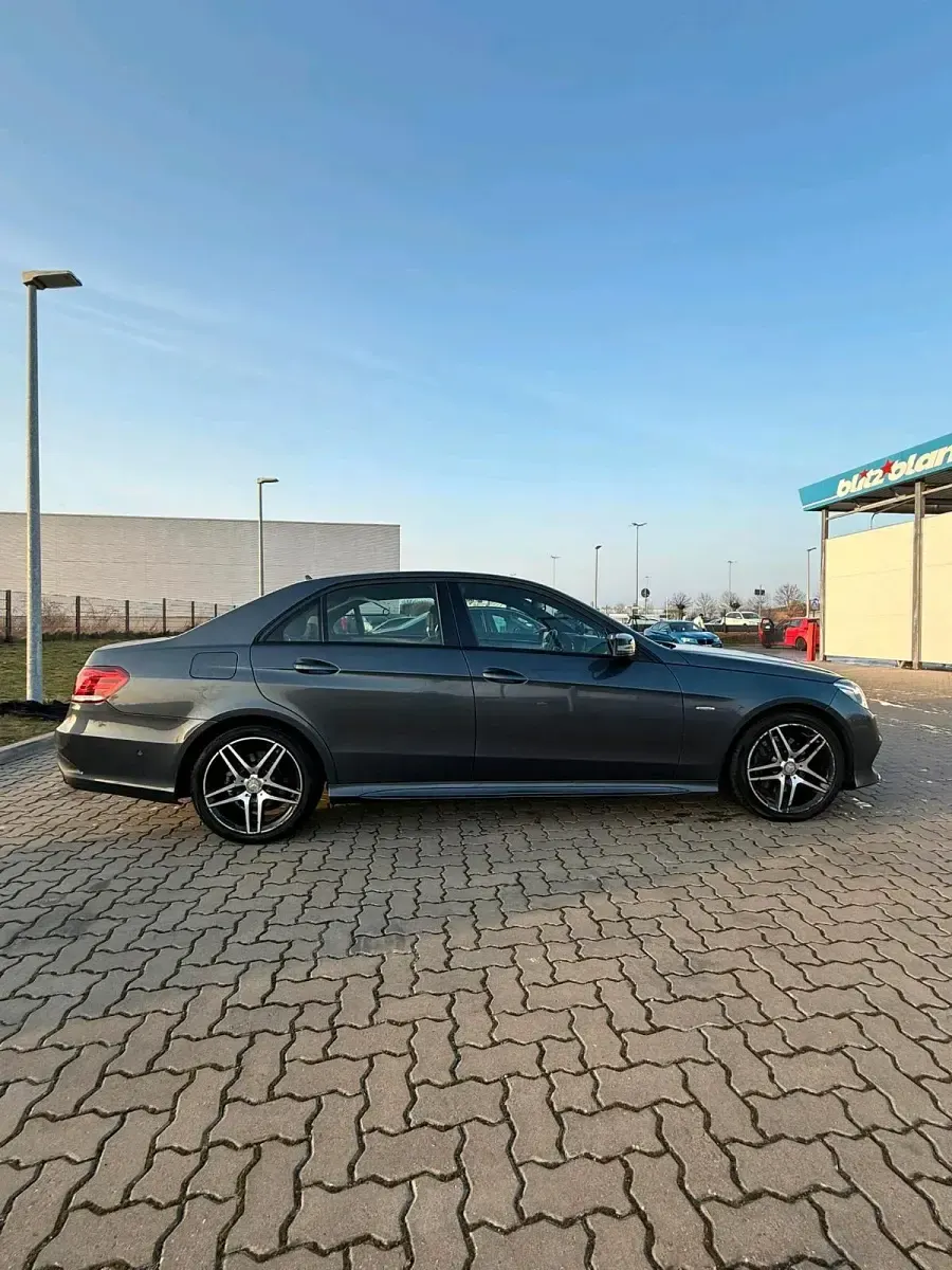 Gebraucht Mercedes E220 AMG line 170 PS (125 kW) 2014 Grau Limousine
