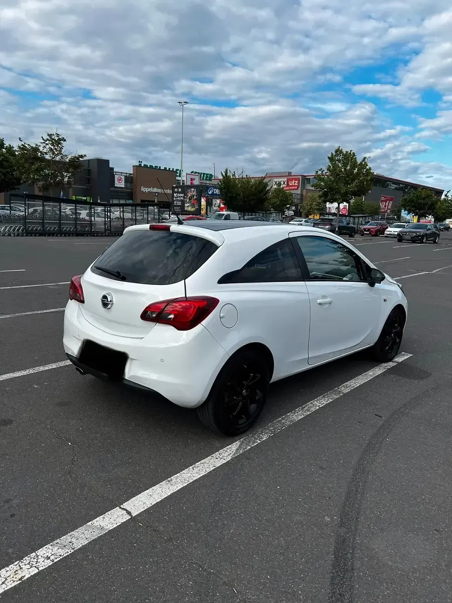 Gebraucht Opel Corsa 101 PS (74 kW) 2015 Weiß Kleinwagen