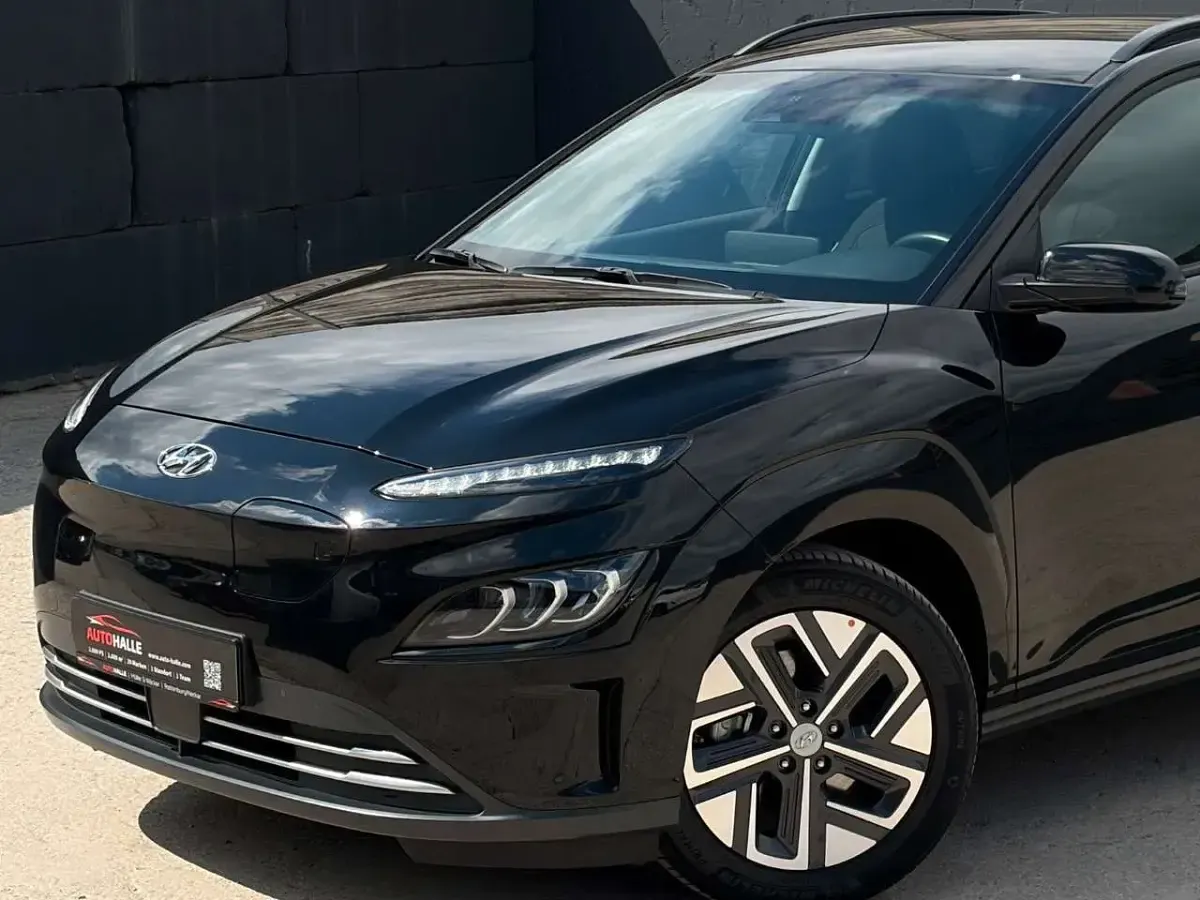 Gebraucht Hyundai Kona Trend 100 kW (136 PS) 2022 Schwarz SUV