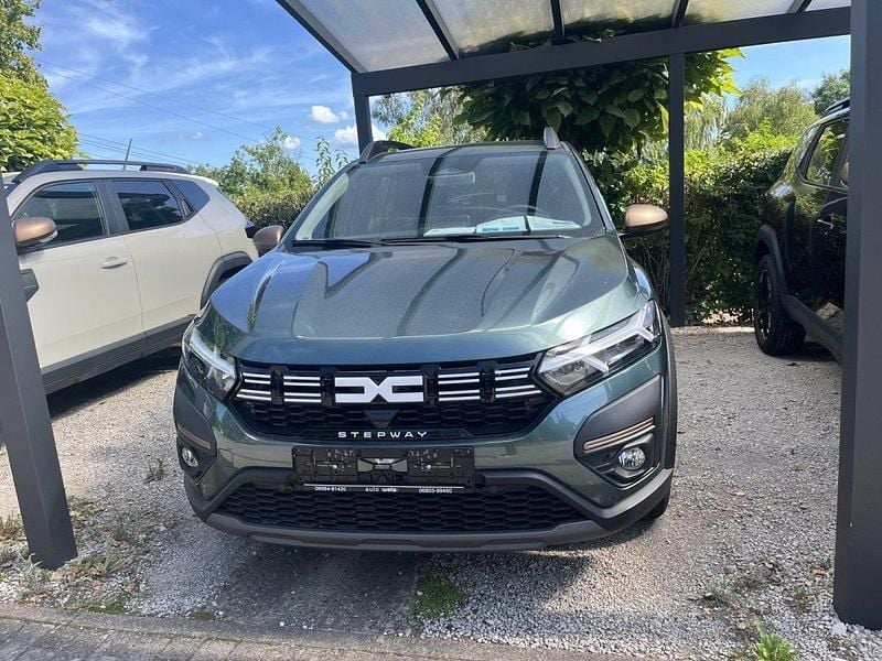 Safari grün Neu 2025 Dacia Sandero Extreme Kleinwagen | 19.280 € (Fairer Preis) - Bild 1/4