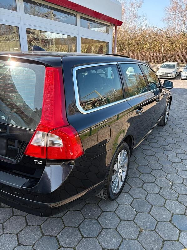 Gebraucht Volvo V70 179 PS (131 kW) 2012 Schwarz Kombi