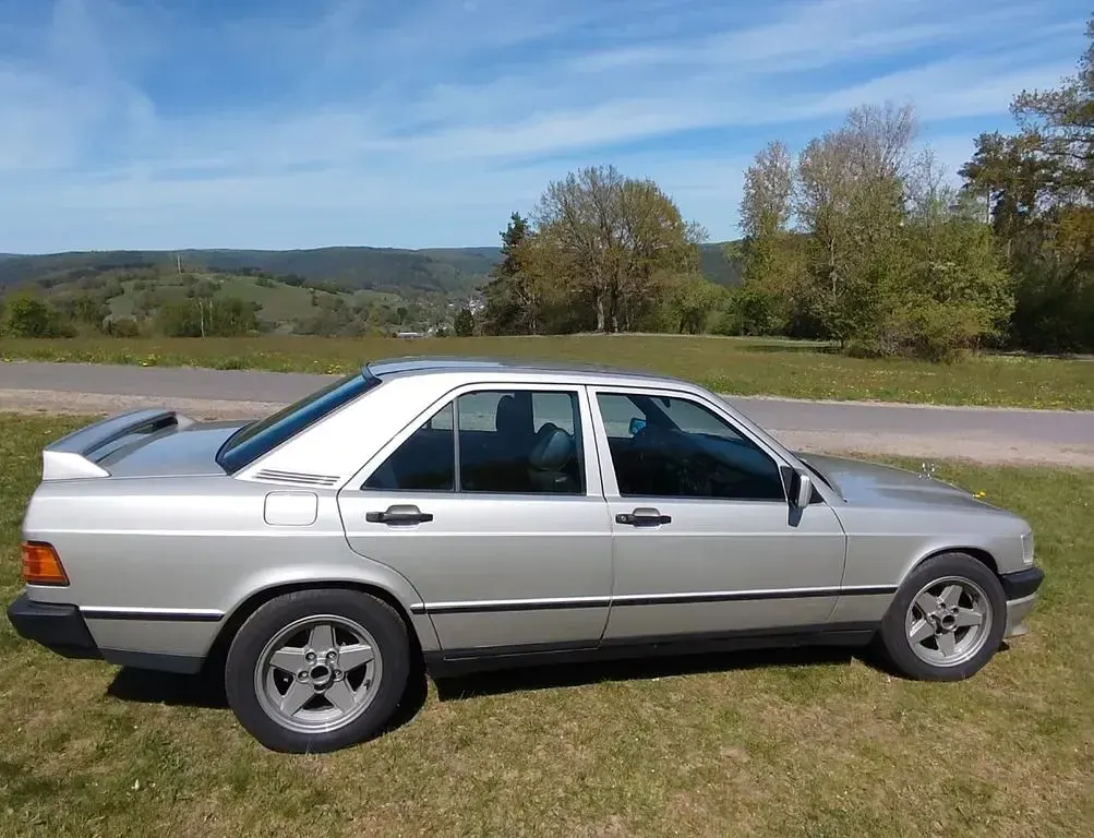 Gebraucht Mercedes 190 118 PS (86 kW) 1986 Limousine