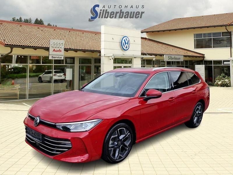 Gebraucht VW Passat Elegance 150 PS (110 kW) 2024 Rot Kombi
