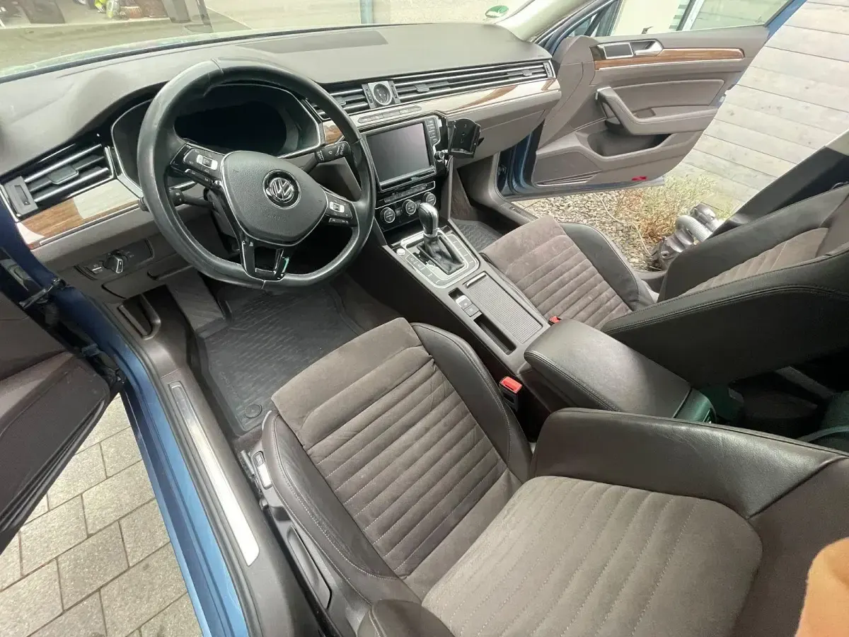 Gebraucht VW Passat Highline 150 PS (110 kW) 2015 Blau Kombi
