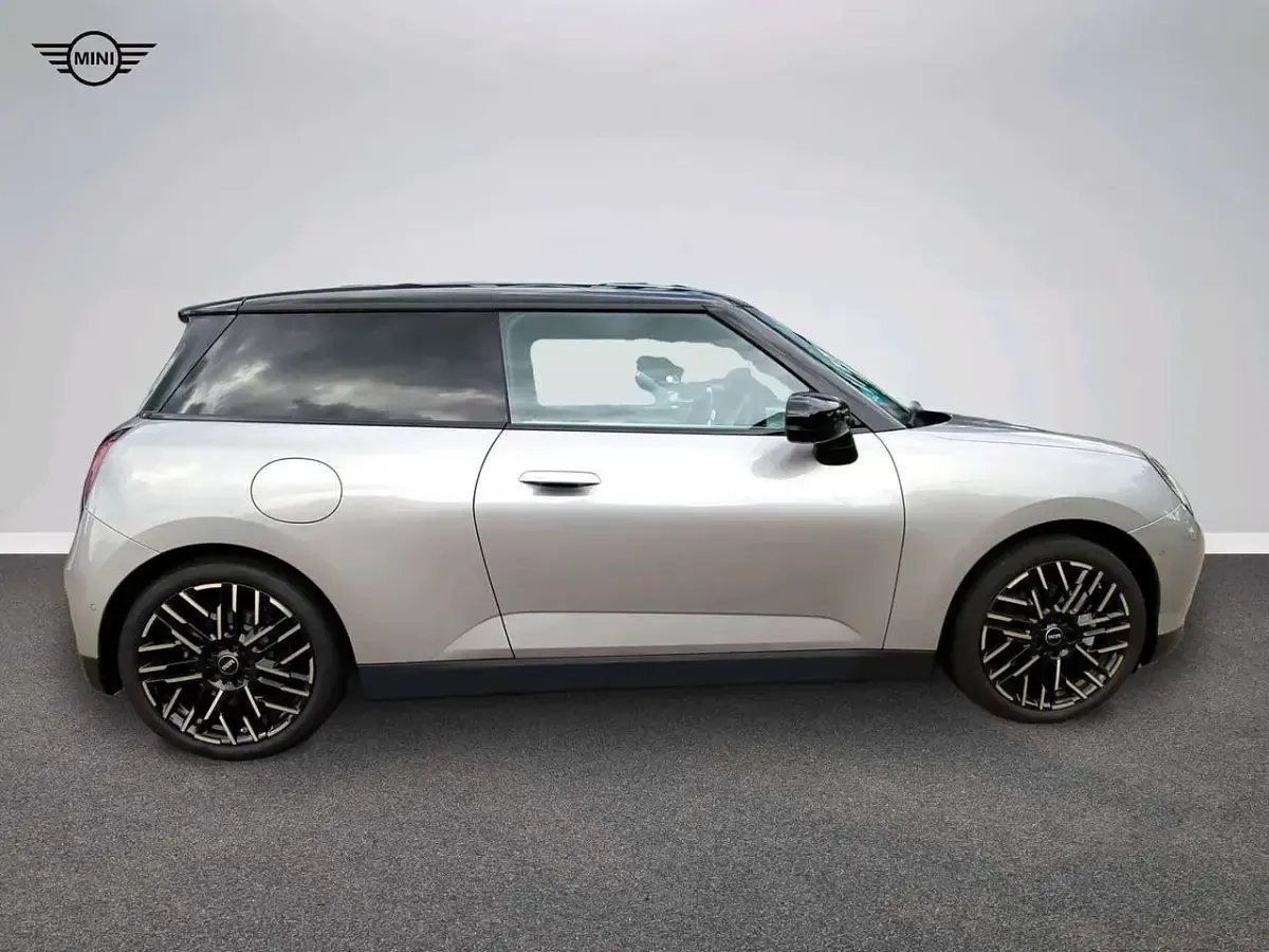 Gebraucht Mini Cooper SE Favoured 160 kW (218 PS) 2025 Grau Kleinwagen