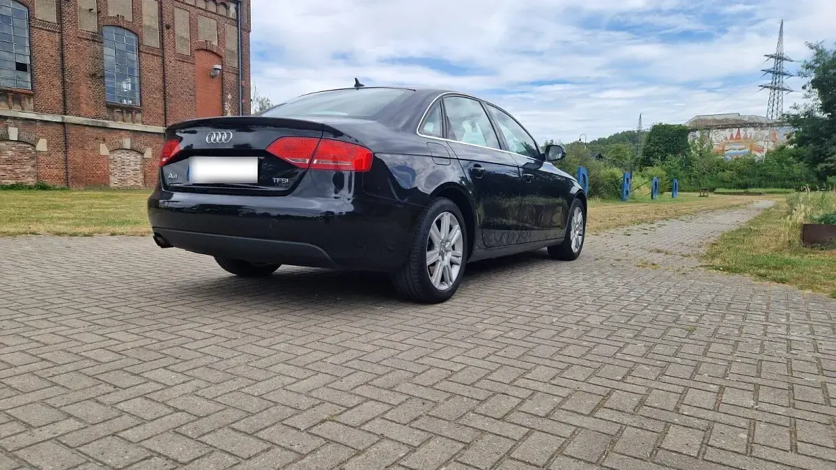 Gebraucht Audi A4 160 PS (117 kW) 2012 Schwarz Limousine