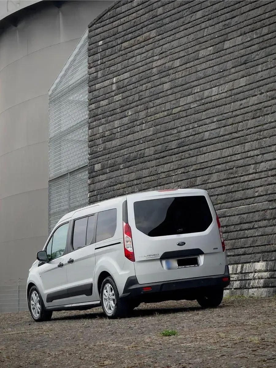 Gebraucht Ford Tourneo Trend 120 PS (88 kW) 2018 Silber Van / Kleinbus