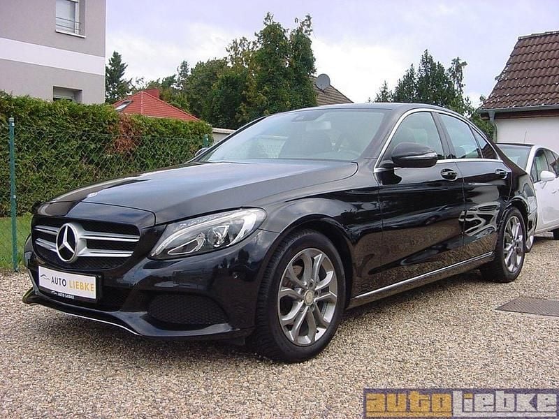Gebraucht Mercedes C180 156 PS (114 kW) 2015 Obsidianschwarzmetallic Limousine