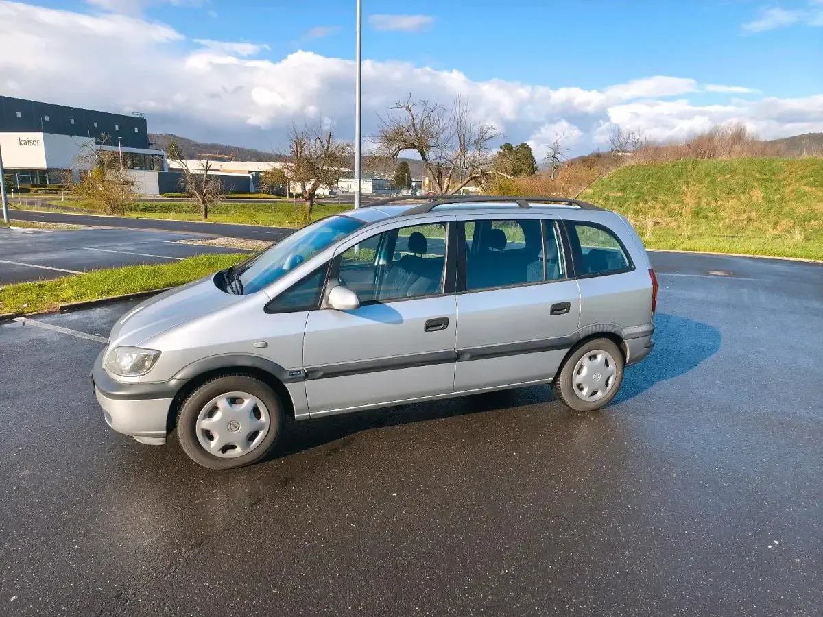 Gebraucht Opel Zafira 101 PS (74 kW) 1999 Silber Van / Kleinbus