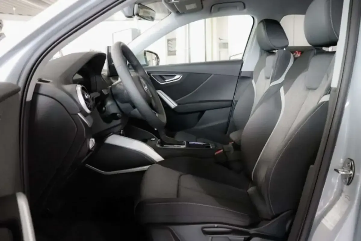 Ny Audi Q2 S-Line 150 HK (110 kW) 2025 Grå SUV