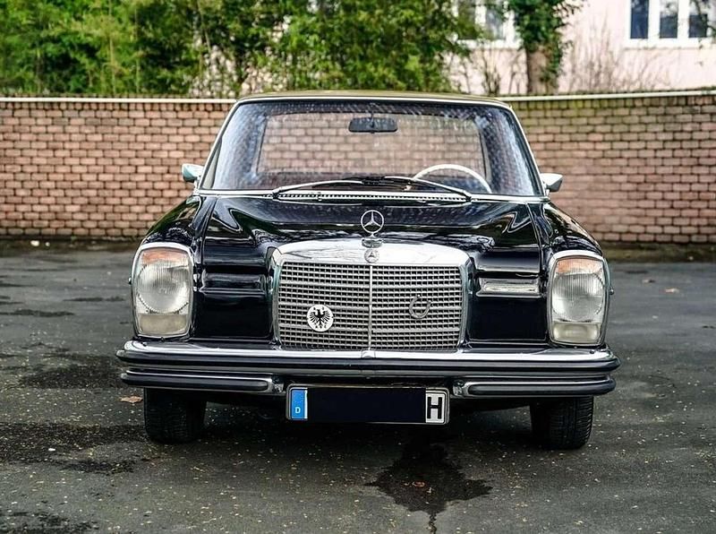 Schwarz Gebraucht 1972 Mercedes W115 Limousine | 15.000 € - Bild 1/4