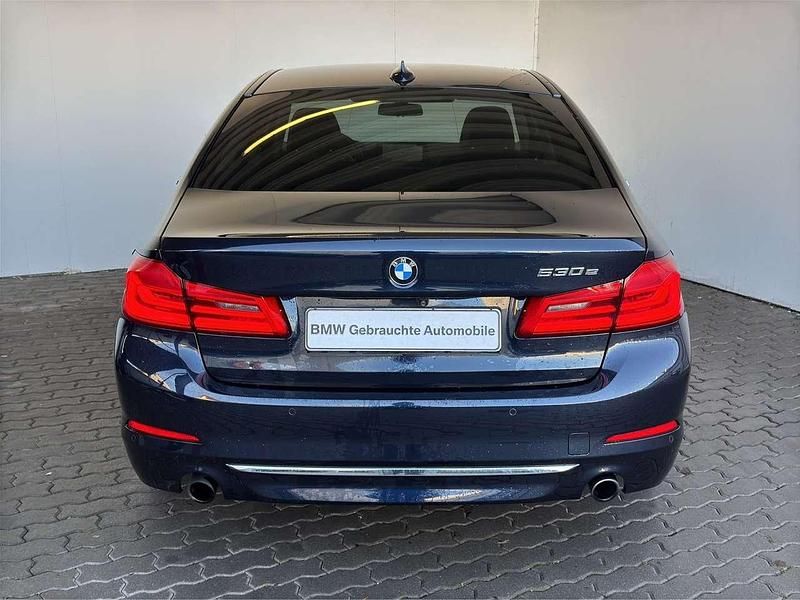 Gebraucht BMW 530e Luxury Line 252 PS (185 kW) 2018 Imperialblau brillanteffekt me Limousine