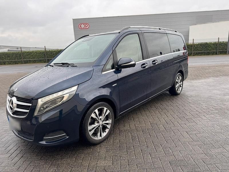 Gebraucht Mercedes V250 190 PS (139 kW) 2015 Blau Van / Kleinbus