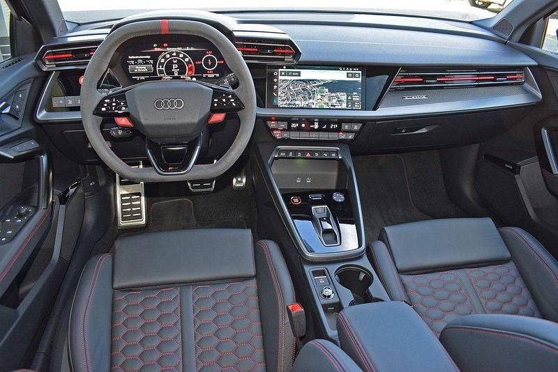 Gebraucht Audi RS3 Sport 400 PS (294 kW) 2025 Grau Limousine