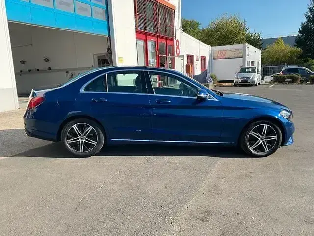 Gebraucht Mercedes C180 Avantgarde 156 PS (114 kW) 2021 Blau Limousine