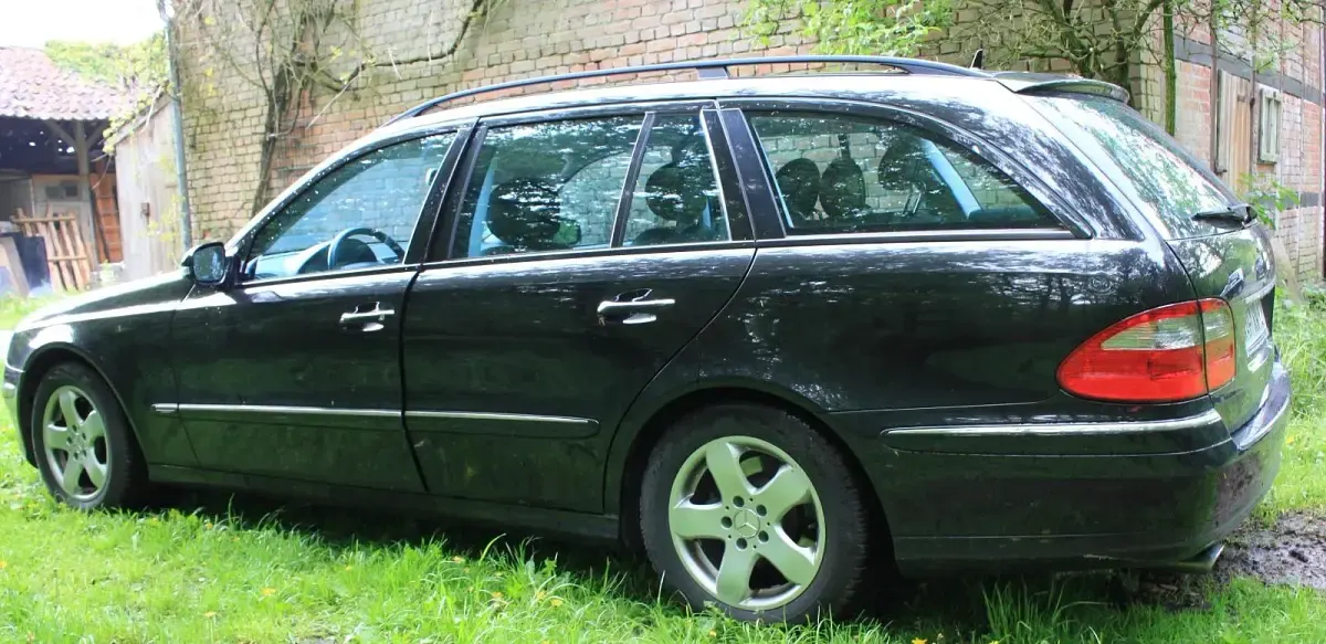 Gebraucht Mercedes E200 Avantgarde 184 PS (135 kW) 2007 Schwarz Kombi