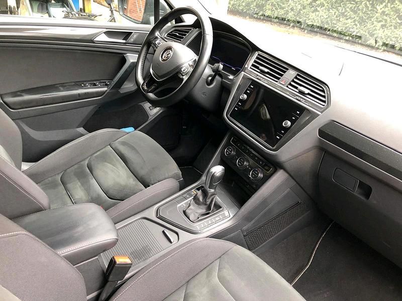 Grau Gebraucht 2019 VW Tiguan Highline SUV | 27.200 € (Fairer Preis) - Bild 1/4