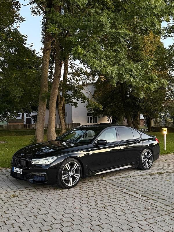 Schwarz Gebraucht 2016 BMW 740 M Sport Limousine | 29.999 € (Guter Preis) - Bild 1/4