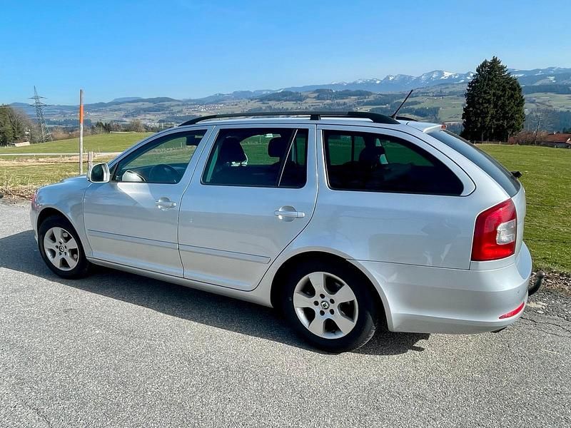 Gebraucht Skoda Octavia 105 PS (77 kW) 2011 Silber Kombi