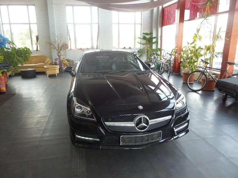 Obsidianschwarz metalliclack Gebraucht 2012 Mercedes SLK200 Cabrio | 17.199 € (Fairer Preis) - Bild 1/4