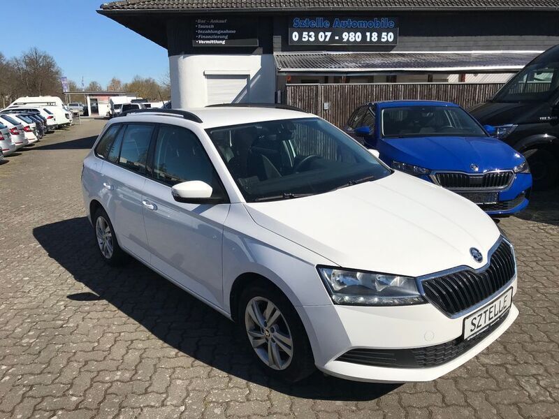 Weiß Gebraucht 2022 Skoda Fabia Ambition Kleinwagen | 11.990 € - Bild 1/4