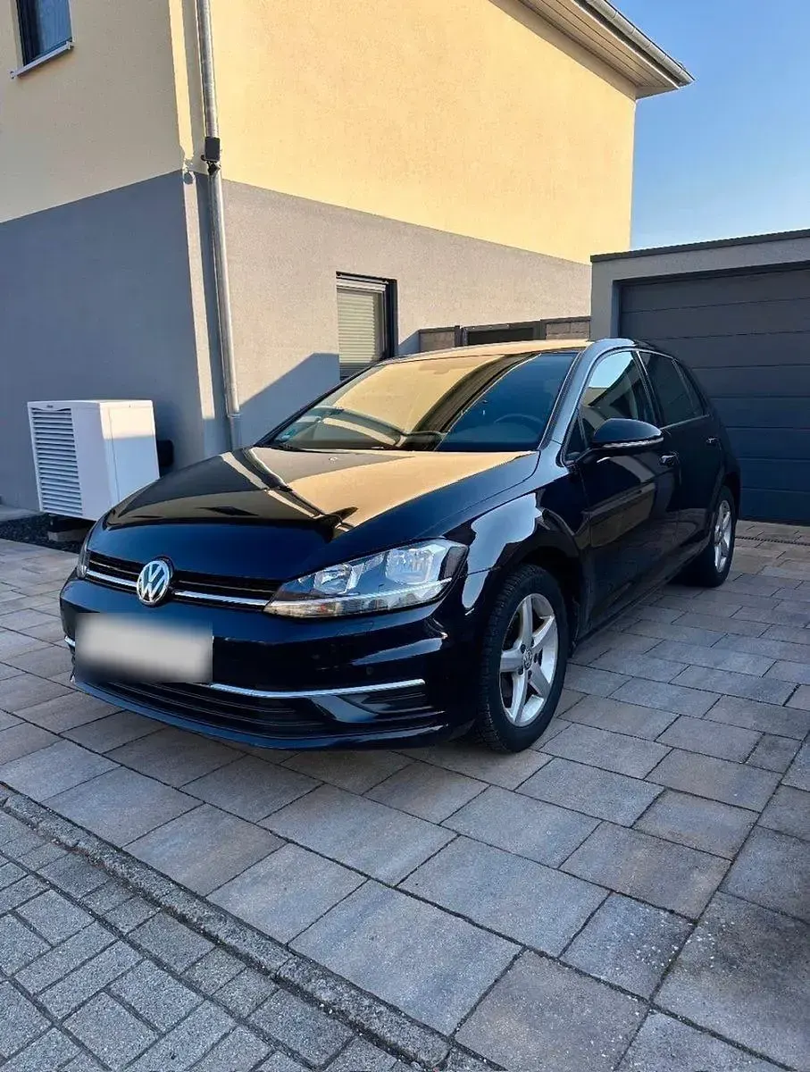 Gebraucht VW Golf VII Comfortline 110 PS (80 kW) 2018 Schwarz Limousine