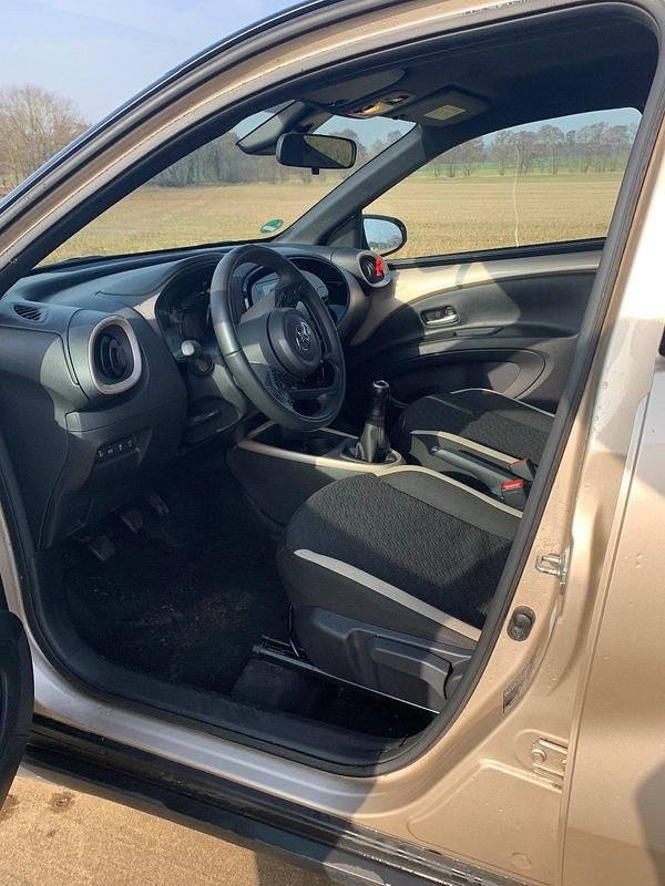 Gebraucht Toyota Aygo X Pulse 72 PS (52 kW) 2022 Beige SUV