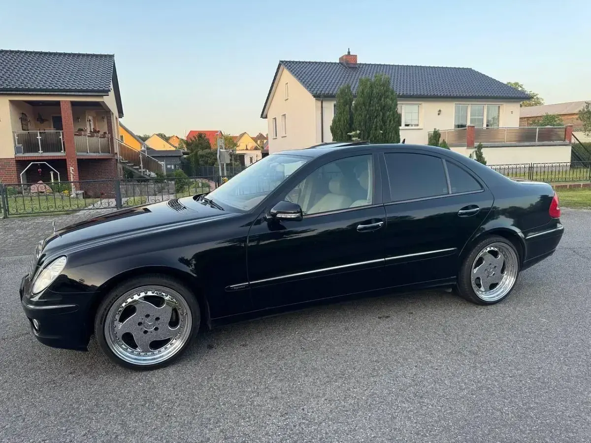 Gebraucht Mercedes E280 231 PS (169 kW) 2009 Schwarz Limousine
