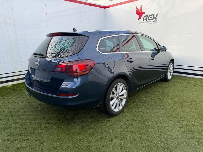 Gebraucht Opel Astra Innovation 179 PS (131 kW) 2011 Blau Kombi