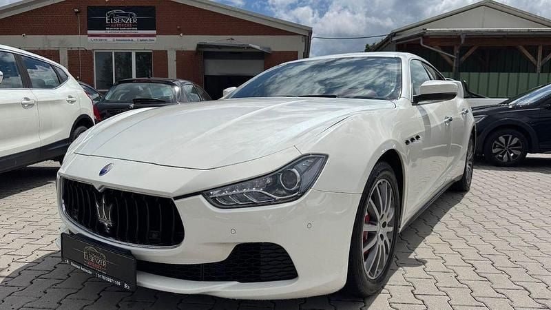 Weiß Gebraucht 2017 Maserati Ghibli Limousine | 20.999 € (Fairer Preis) - Bild 1/4