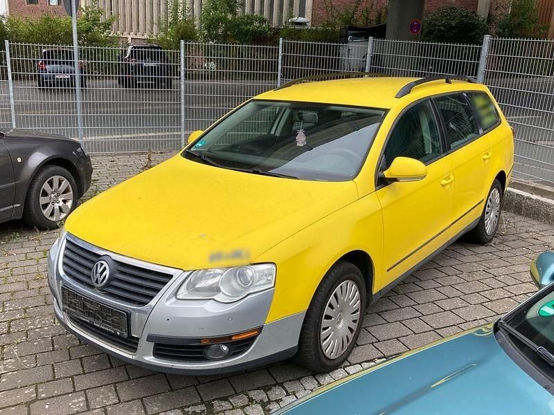 Silber Gebraucht 2011 VW Passat Kombi | 880 € - Bild 1/4