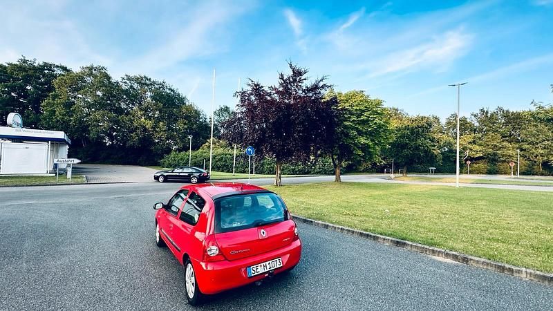 Gebraucht Renault Clio II 60 PS (44 kW) 2005 Rot Kleinwagen