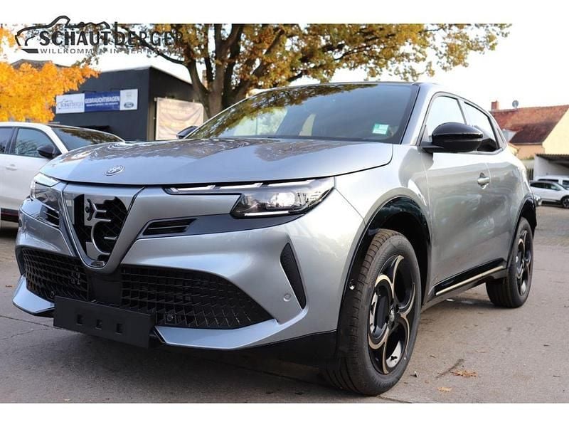 Neu Alfa Romeo GT Junior 145 PS (106 kW) 2025 Grau SUV