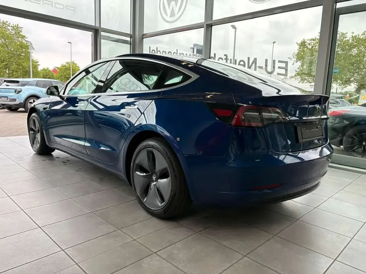 Used Tesla Model 3 Standard Range Plus 225 kW (306 HP) 2020 Blue Sedan