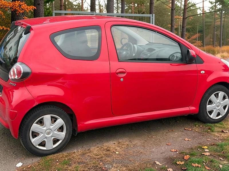Gebraucht Toyota Aygo 68 PS (50 kW) 2010 Rot Kleinwagen