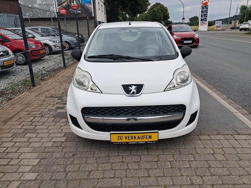 Weiß Gebraucht 2011 Peugeot 107 Kleinwagen | 1.999 € (Fairer Preis) - Bild 1/4