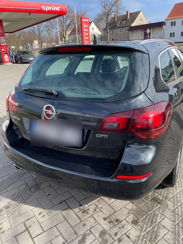 Gebraucht Opel Astra 165 PS (121 kW) 2011 Schwarz Kombi