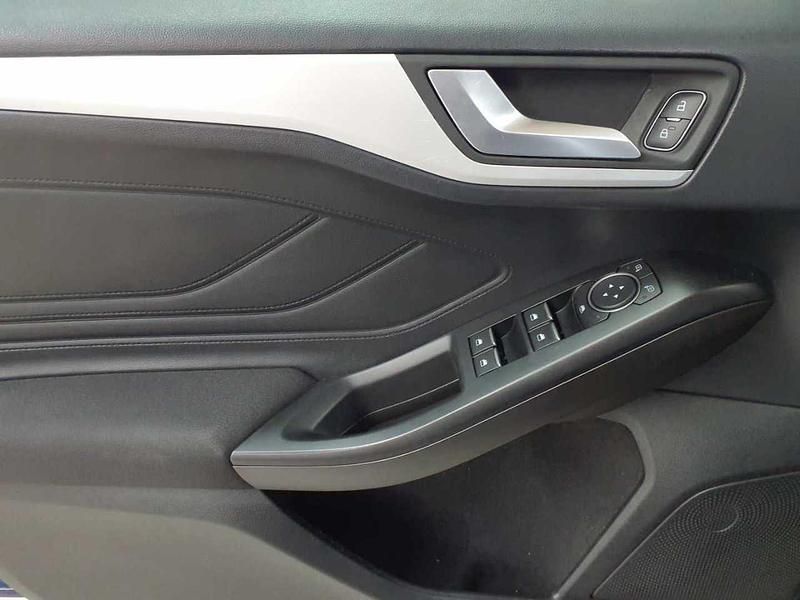 Gebraucht Ford Focus Cool & Connect 150 PS (110 kW) 2021 Blazer blau Kombi