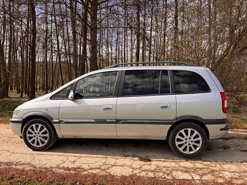 Gebraucht Opel Zafira Elegance 125 PS (91 kW) 2004 Silber Van / Kleinbus