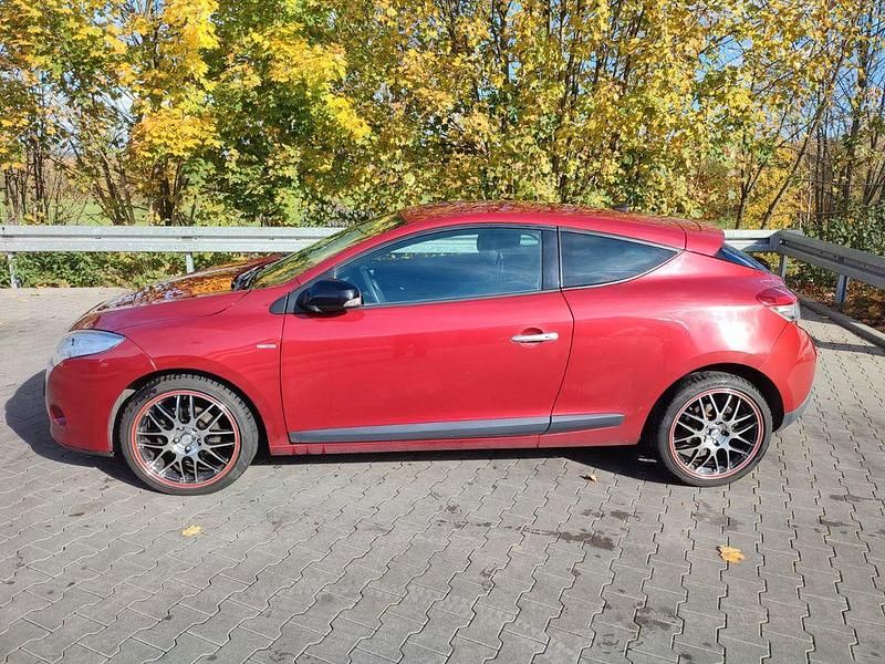 Gebraucht Renault Mégane III Bose Edition 131 PS (96 kW) 2012 Rot Coupé