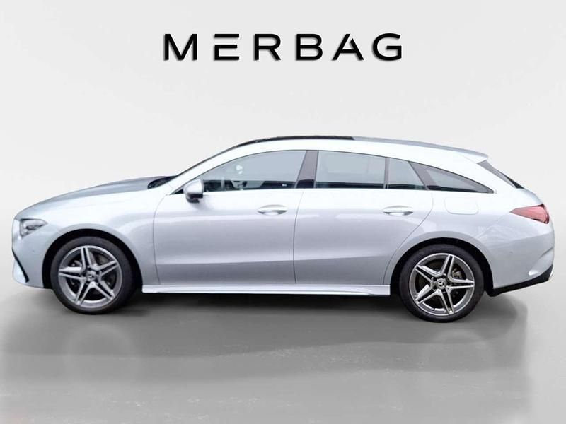 Metalliclack hightechsilber Gebraucht 2024 Mercedes CLA250e Shooting Brake AMG Line Premium Plus Kombi | 37.879 € (Fairer Preis) - Bild 1/4