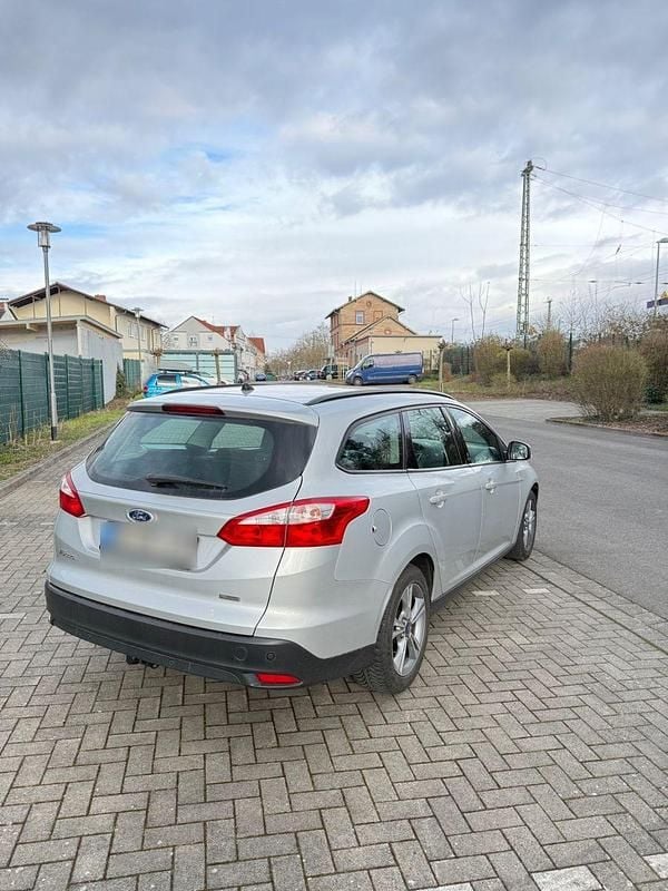 Gebraucht Ford Focus Champions Edition 101 PS (74 kW) 2013 Silber Kombi