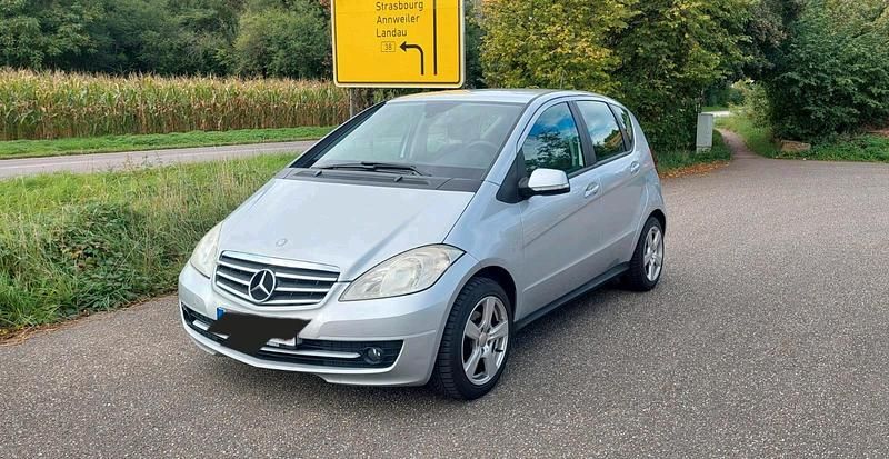 Gebraucht Mercedes A180 110 PS (80 kW) 2011 Silber Kleinwagen