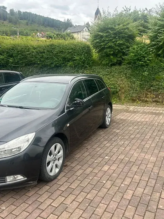 Gebraucht Opel Insignia Edition 160 PS (117 kW) 2012 Schwarz Kombi
