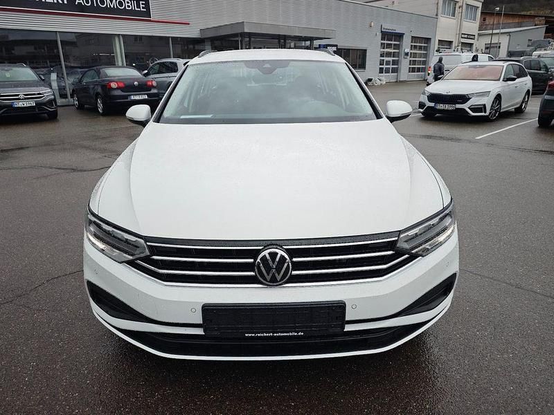 Gebraucht VW Passat Conceptline 150 PS (110 kW) 2022 Weiß Kombi