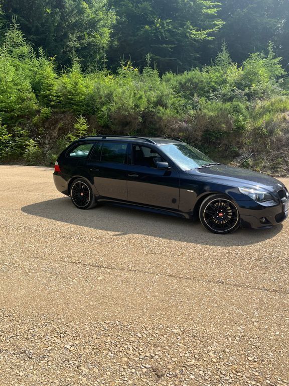 Schwarz Gebraucht 2005 BMW 545 Performance Kombi | 12.100 € - Bild 1/4