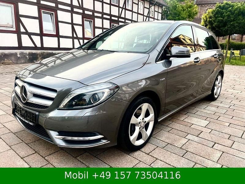 Gebraucht Mercedes B200 156 PS (114 kW) 2012 Grau Van / Kleinbus