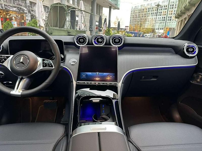 Gebraucht Mercedes GLC220 197 PS (144 kW) 2023 Selenitgrau  metalliclack SUV